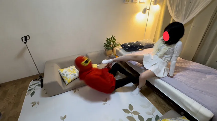 ベロベロの女友達りかを介抱してたら蹴り倒されて電気アンマやられて逝かされたんだけど！