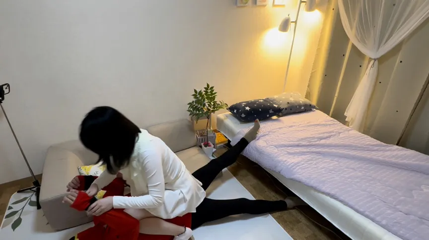 ベロベロの女友達りかを介抱してたら蹴り倒されて電気アンマやられて逝かされたんだけど！