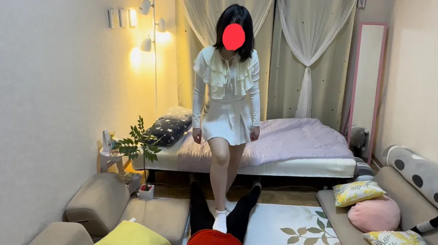 ベロベロの女友達りかを介抱してたら蹴り倒されて電気アンマやられて逝かされたんだけど！