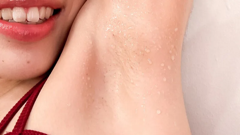 【桐香ゆうり 山井すず】美女の腋視姦