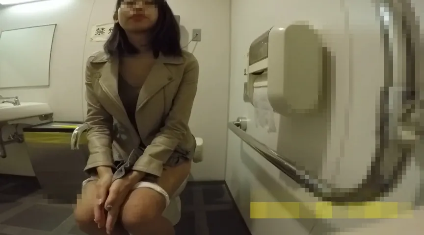 【盗撮】【個人撮影】学校帰りの   未満   【思春期オナ】隠し撮り！着替えて買い物？／計3名