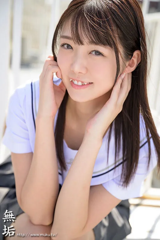 【JK】可愛い八重歯と制服のきみ。 無垢 164cmパイパンスレンダー美少女 AV DEBUT 松山みなみ