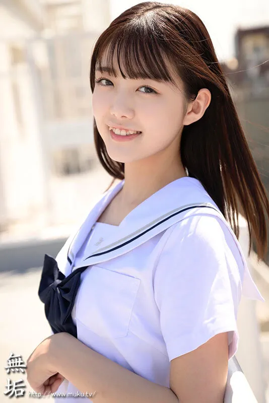 【JK】可愛い八重歯と制服のきみ。 無垢 164cmパイパンスレンダー美少女 AV DEBUT 松山みなみ