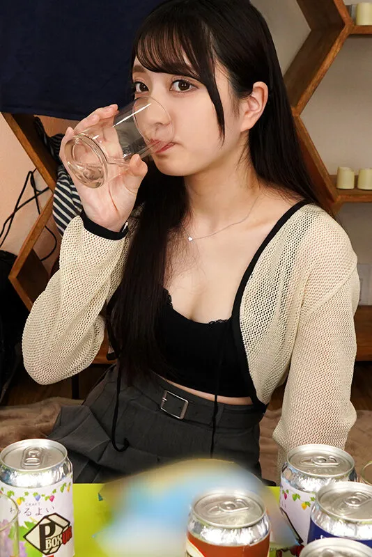 【VR】終電逃した美人女子大生が泥酔してサークル仲間とドエロ全開で発情し何度も生チ〇ポを求める濃厚中出しセックス 永野鈴【8K】