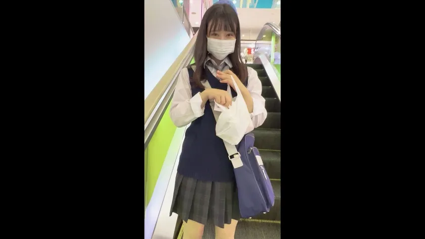 【JK】ドMな体が騎乗位で突き上げられビクビク痙攣絶頂！制服コスを脱げば美乳くびれでスタイル抜群で中出ししちゃってます。