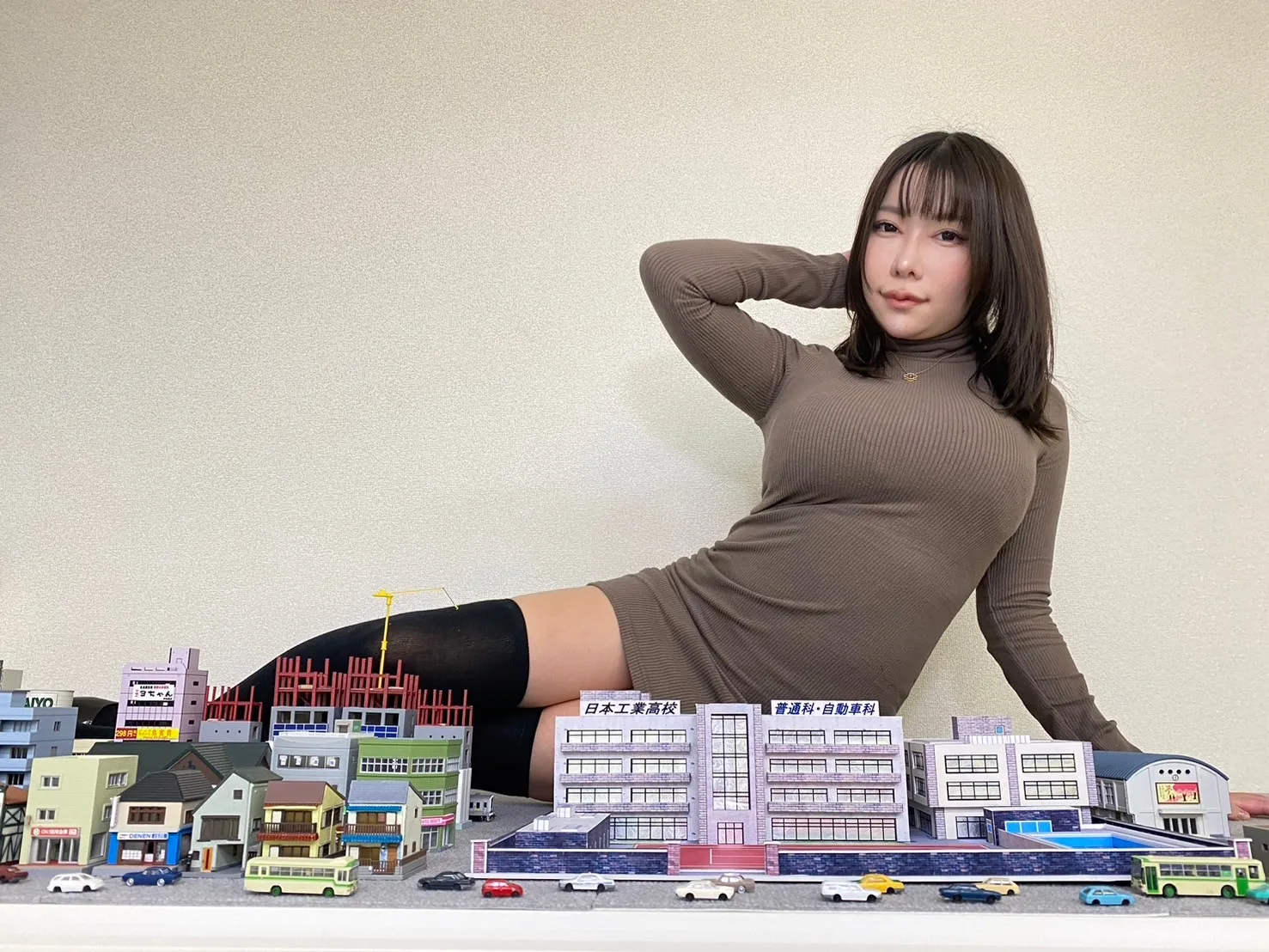 【松岡奈々】爆乳ギガント先生