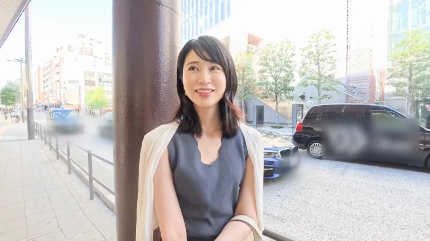 マジ軟派、初撮。 2129 OLといえばスラックスと尻を体現するスレンダー美人お姉さんを発見し、いつもより尻多めでバック！恥ずかしそうに口に手をあてて喘ぐ立ちバックは間違いなく抜ける！！