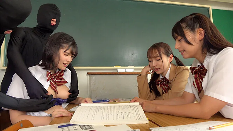 乳首いじりが日常生活に溶け込んだ世界で、いじられていることには気づかないまま、乳首イキしてしまう女子高生の日常的敏感乳首学園