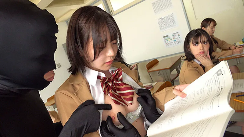 乳首いじりが日常生活に溶け込んだ世界で、いじられていることには気づかないまま、乳首イキしてしまう女子高生の日常的敏感乳首学園