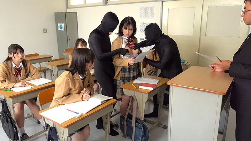 乳首いじりが日常生活に溶け込んだ世界で、いじられていることには気づかないまま、乳首イキしてしまう女子高生の日常的敏感乳首学園