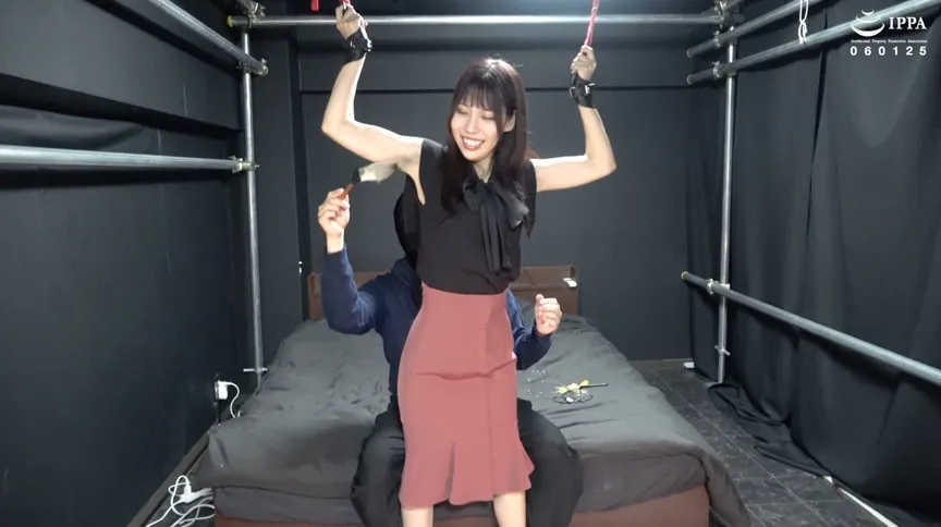 「【くすぐり】せっかくの腋見せ私服なのでバンザイ拘束でお姉さんを道具くすぐり！」わかしラボ WAKA-049 篠咲らら（2）