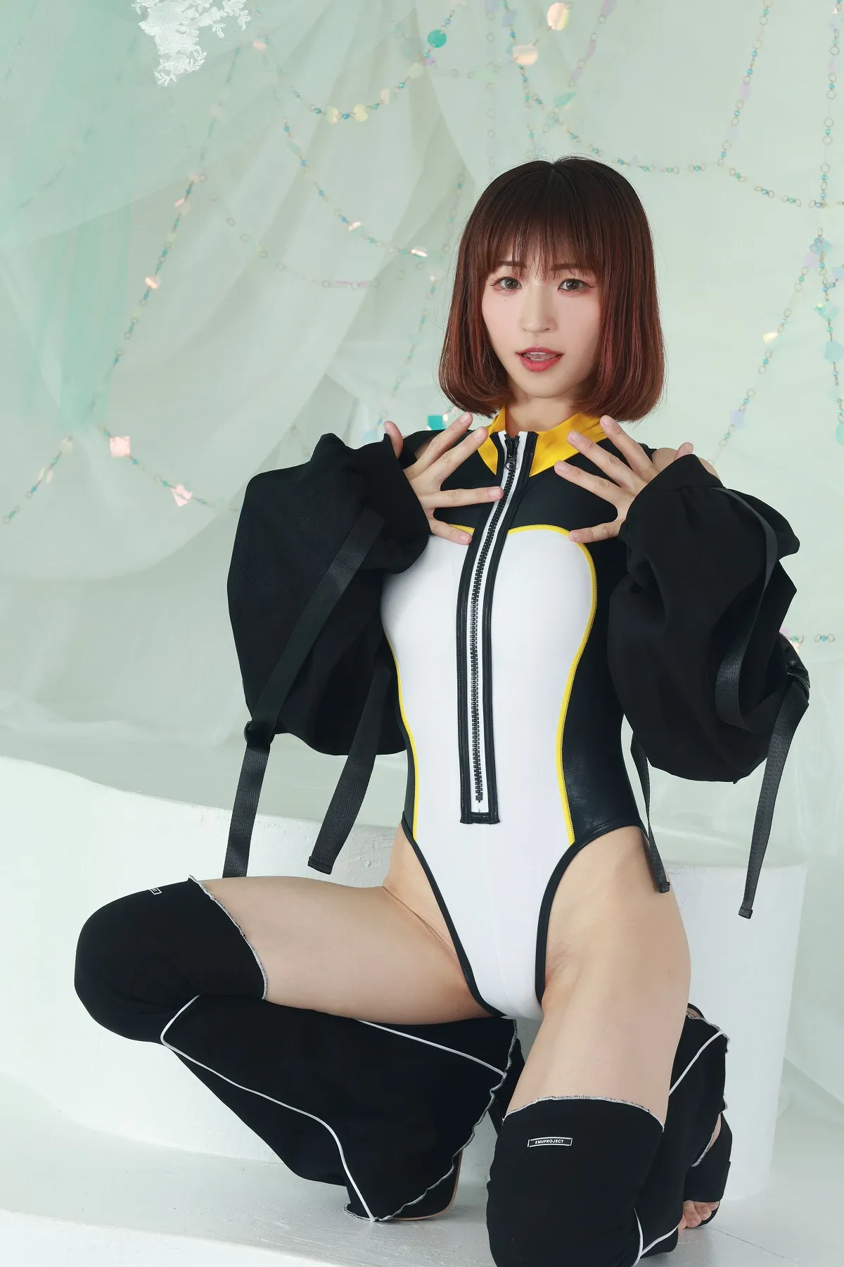 【茶々】【M企画ラインジッパー水着(ペンギン)】PENGUIN