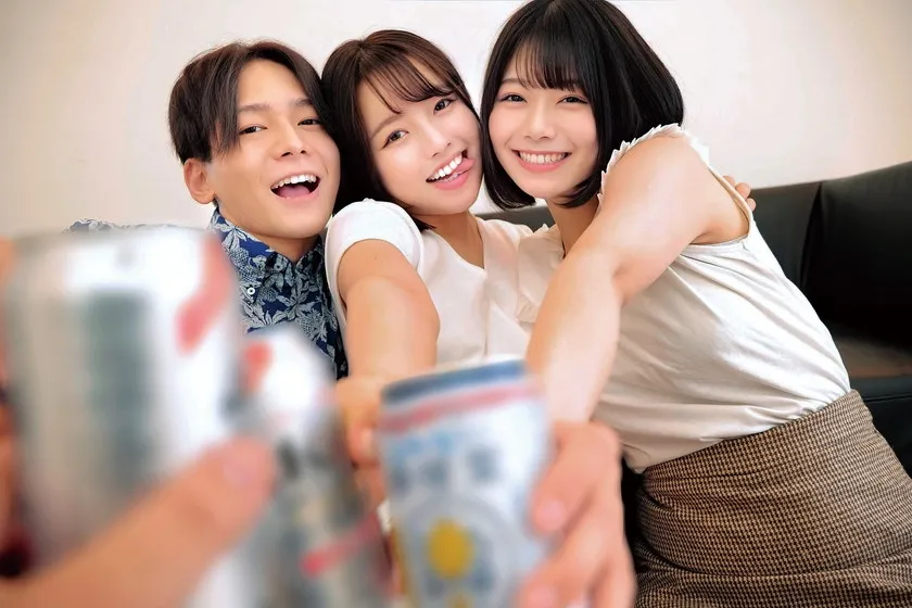 【如月ゆの 渚みつき 宮沢ちはる】【JK】女子学生図鑑「クラスメイト紹介してください！」で紡ぐ制服の輪新・青い制服編Mちゃん出逢った瞬間に通じ合う相性抜群のち○ぽとま○こ！イキまくりのお祭り4PSEX！！