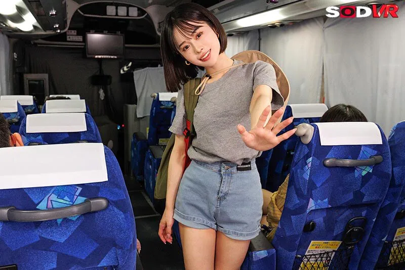 【VR】【8K】【フェス帰り×夜行バス】ライブで意気投合した小悪魔美少女にゼロ距離密着ささやきされ続けた山梨→新宿間 MINAMO