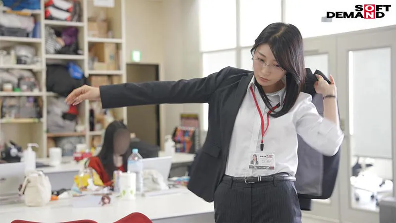 【特典版】秘書 守屋よしの 初AV出演