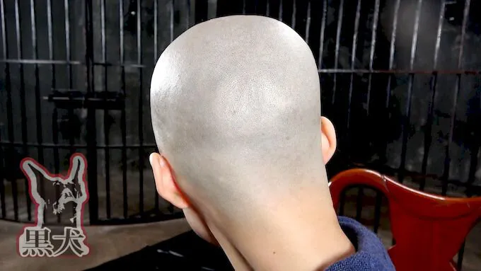 ガチ！坊主の女 AVデビューで本当に頭剃っちゃいました。