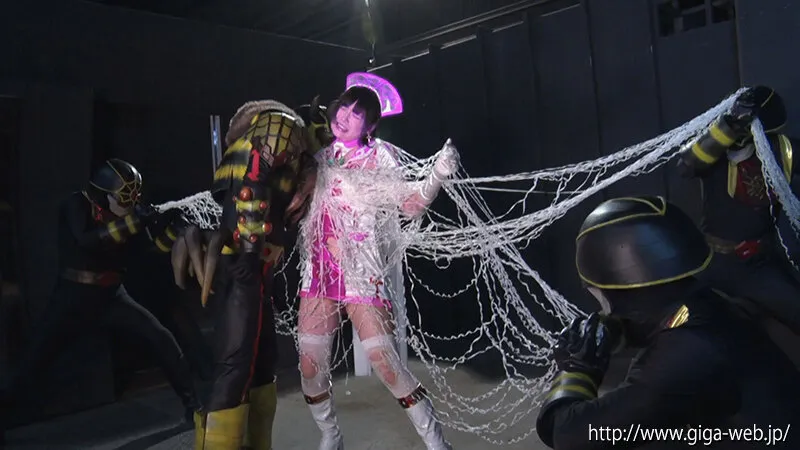 ヒロインを倒せ！ボクの考えた最強怪人 ～蜘蛛型怪人スパイダラスVS白衣戦士セイントエンジェル 早見なな