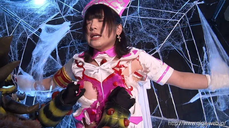 ヒロインを倒せ！ボクの考えた最強怪人 ～蜘蛛型怪人スパイダラスVS白衣戦士セイントエンジェル 早見なな