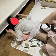 Q．電気アンマ弱々みーなちゃんは梨央ちゃんの電気アンマに耐えられるか？A.耐えられるはずがない