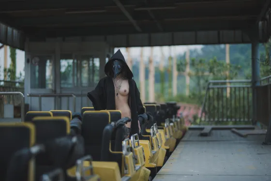 【ペストマスク痴女】★4K★YOUMU No.021 遊園地廃墟　68P