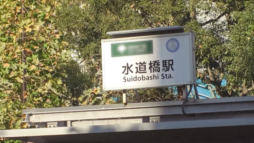 【神代えりさ】目指すは旦那に見つけてもらうため！！三十路お姉さんの淫乱ハラハラ浮気セックス大開幕！！やらしい唇からベロを出した舌フェラディープキスで、ご無沙汰キッスの再デビュー！！全身をぴくぴくと跳ねらせ、完全にセックスのスイッチが入った淫乱人妻を、おっぱいからお尻から豪快に揉みしだく！！アンアンッと人妻のくせに子犬のように喘ぐ満足っぷり！！久々のセックスに期待しているのかマンコを大洪水にさせて、ケツ穴をひくつかせながら四つん這いクリイジリ！！ガチガチに勃起した乳首にデカチンに久々のご対面三点フェラ！！5年ぶりのキツマンを巨砲で耕すと嬉しそうにキャンキャン喘ぐ人妻！！どうだ！これがAVだぞ！！旦那とは言わず全世界にメス顔を晒してイケ！！！！