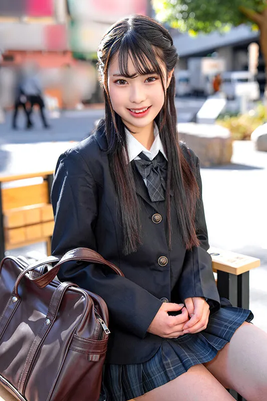 吹奏楽部と軽音部を兼任している超多忙ガール！！部活と部活の合間を縫って色んな男とSEXしまくるパワフル娘に大量中出し！！