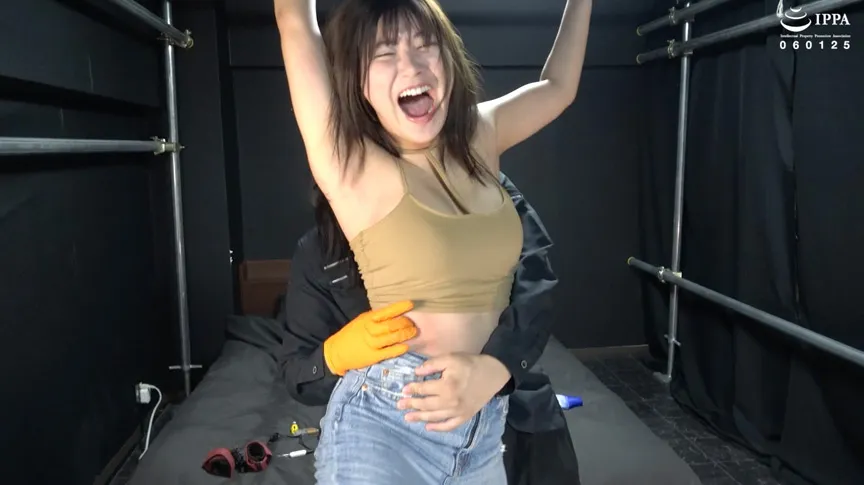 「くすぐりガマンゲーム！ 5段階のくすぐったさにめちゃめちゃ弱いののかちゃんはどこまで耐えられる！？」わかしラボ WAKA-066 有加里ののか（2）