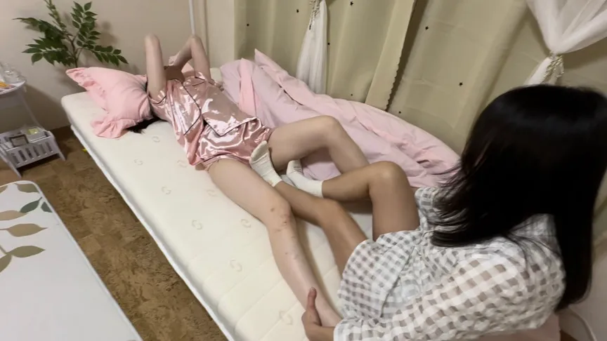 【嶺生まや】美女姉妹の姉が妹に電気アンマ＆くすぐりの刑！翌朝姉の寝室に忍び込んで妹の反撃