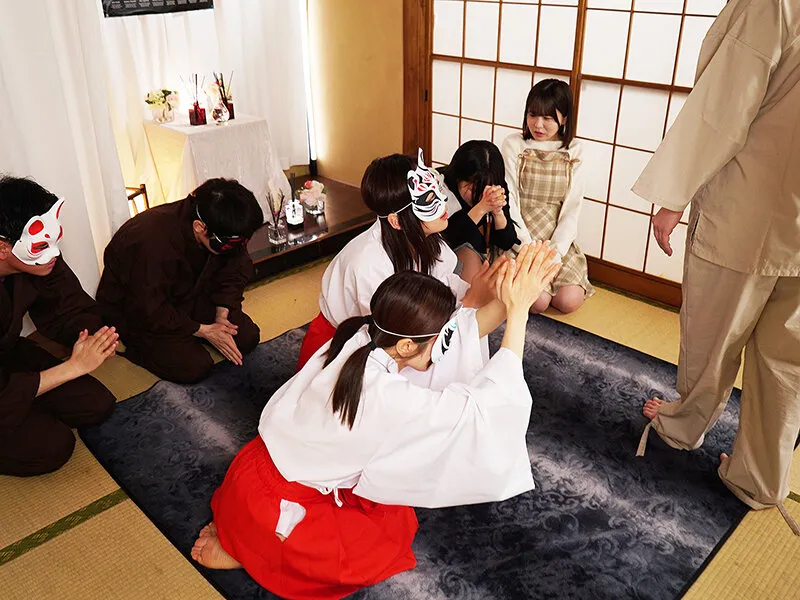 カルト教団にハマって身も心も捧げる女 柏木こなつ