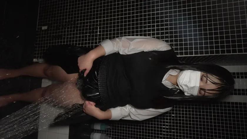 重量級マニア受け120点のJカップ爆乳。制服コスプレをビシャビシャに濡らして大量中出し。