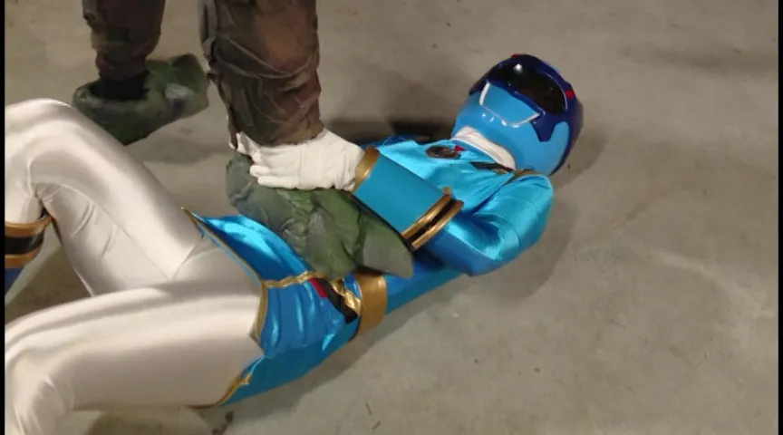 スーパーヒロインレンジャーズ 追いつめられた4人の戦隊ヒロイン （前編）