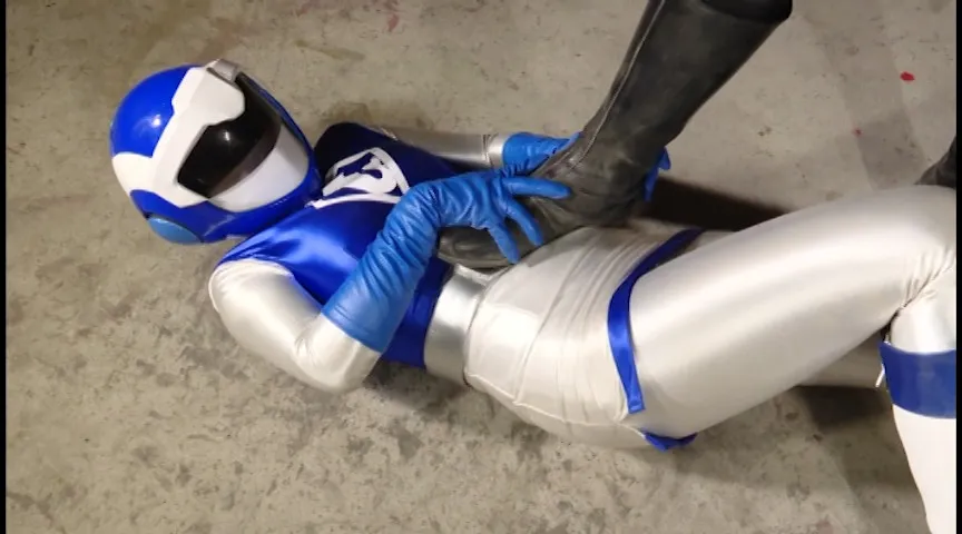 スーパーヒロインレンジャーズ 追いつめられた4人の戦隊ヒロイン （前編）