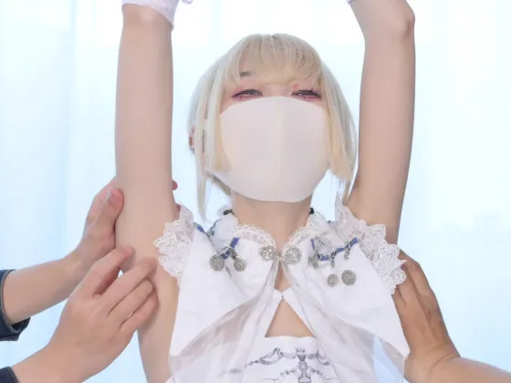 純白の女騎士をあの手この手でくすぐり