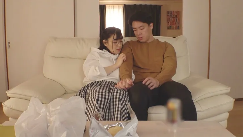 隠れ巨乳のめがね女子と宅飲み＆生挿入