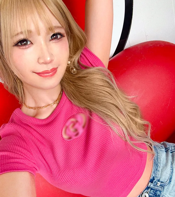 【美脚ジーニストGAL】ダメージの数＝今日の濡れ具合！デニムに食い込むハミ尻を試着室で晒しながら禁断のじゅぼじゅぼフェラ抜き！我慢できず彼氏に隠れて腰振り乱舞！穴あきジーンズから滴り落ちる潮吹きの嵐！背徳の濡れ痕が止まらないおほイキNTR！！【ジーニスト女子】【れいか】