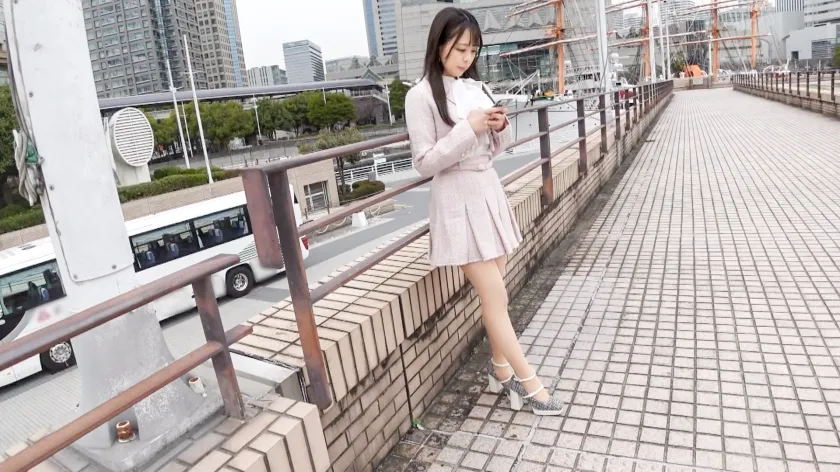 24歳チアリーディング経験者・すみれ。人を励まし笑顔を届けてきた身体が、今度は自分自身を快感で突き動かされる舞台に立たされる。初めての撮影に緊張しながらも、男優のテクニックに翻弄され、声を張り、Gカップを揺らし、窓辺で突かれれば歓声のような喘ぎを響かせる？？応援から被写体へ、そして一人の女として本能をさらけ出していく濃密SEX！ 【初撮り】ネットでAV応募→AV体験撮影 2426