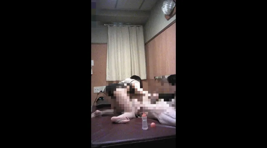 黒下着美女に金蹴り、手コキされました…！