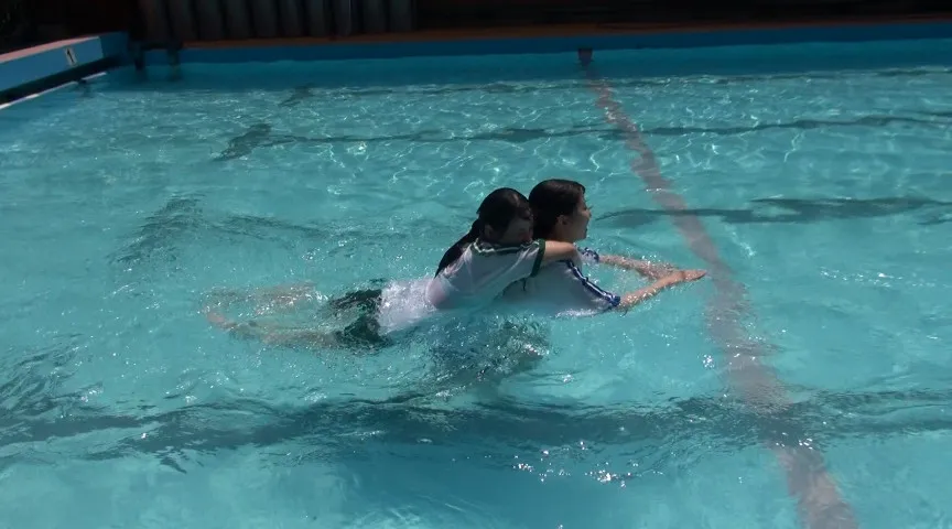 プール開き前の秘め事