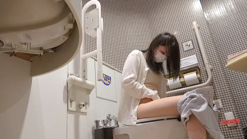 【個人的お宝】お気に入り店員のMさん【トイレオナニー】