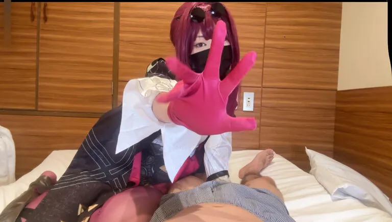 カフ○なお姉さん手コキでM男昇天！足ロック拘束