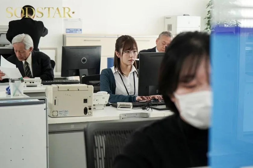 市役所の窓口勤務の青空さんは悪質なカスハラ親父の肉便器です。平凡で真面目な同僚が性処理ペットに成り下がる姿に思わずクズ勃起 青空ひかり