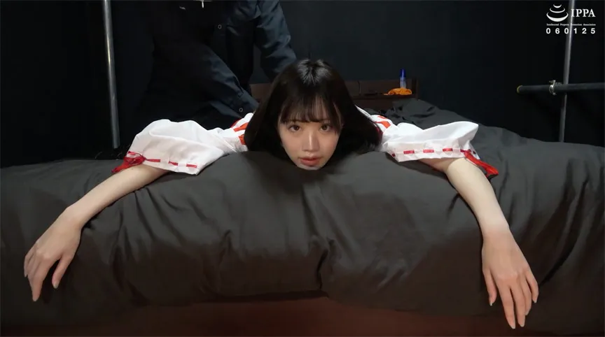 【くすぐり】「巫女さんややちゃんの身体をくすぐりマッサージ！ 最後はうつ伏せ拘束で大笑い！」WAKA－077琥珀やや（6）