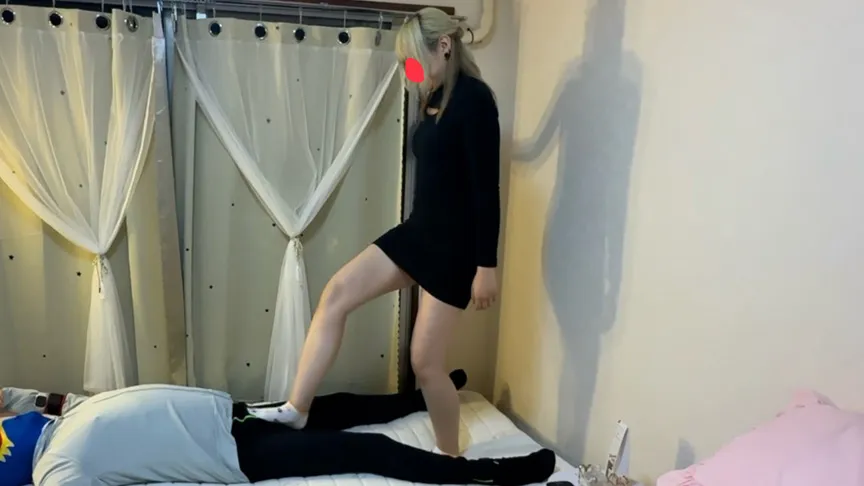 衣織さんの高速電気アンマでM墜ちさせられる… 1分声出すの我慢して？→10秒で声が出てしまう