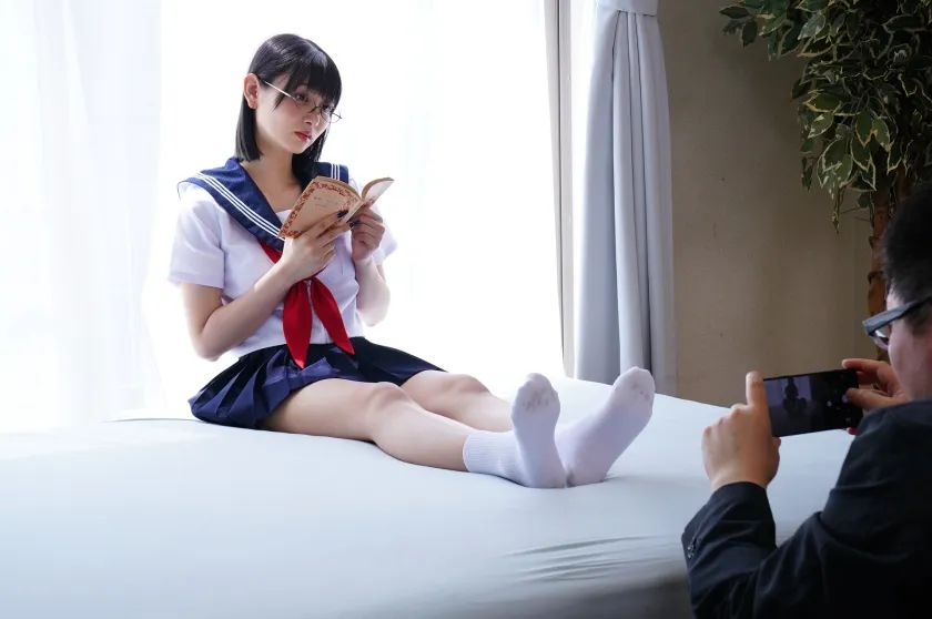 美女の足裏をふやけるまで舐めたい! 静河