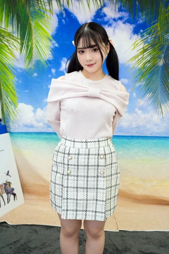 素人パンチラ in 自宅で個人撮影会vol.104!!元気いっぱいのフレッシュパワー全開!!若さとかわいさが溢れた究極プリティー撮影会!!