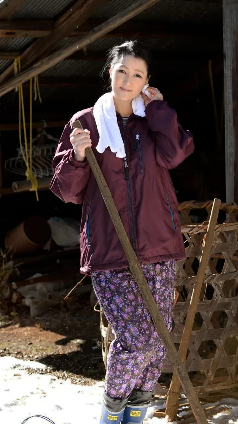 百姓だってセックスはしてえだよ！抑え切れない欲求不満がついに爆発！ 我慢出来ない農家のおばさん12人4時間3