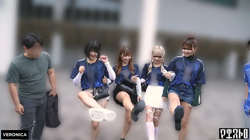 ゴールイン！美少女サポーター達とスタジアム外で秘密のオフサイド！【みゆ/ゆみ/れい/りん】Ver.みゆ＆ゆみ