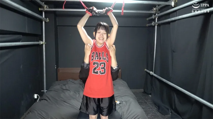 「【くすぐり】バスケユニフォームの柚乃ちゃんをバンザイ拘束でくすぐりまくり！」わかしラボWAKA－082 牧河柚乃 （3）