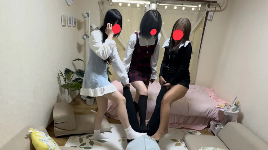 幼馴染が友達を連れて家に来た！妹の目の前で電気アンマで無様に逝かされる...