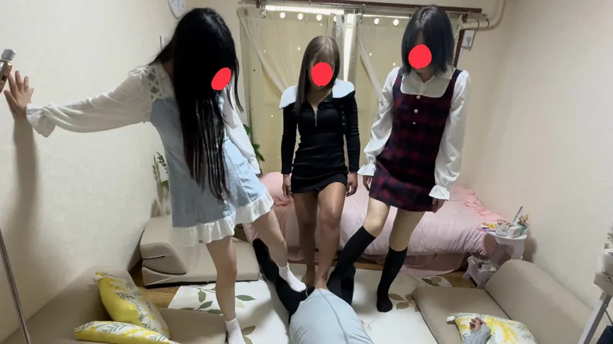 幼馴染が友達を連れて家に来た！妹の目の前で電気アンマで無様に逝かされる...